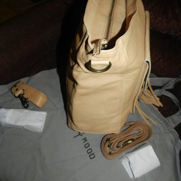 Day & Mood Leather Fringe Padded Sleeve Laptop/Tablet Compartment Bag Camel NWT! - Picture 3 of 13